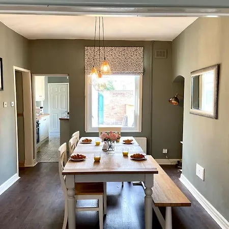 Gorgeous 2 Bed Holiday Near Central *