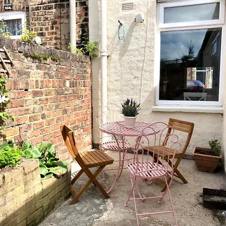 Gorgeous 2 Bed Holiday Near Central Feriehus *